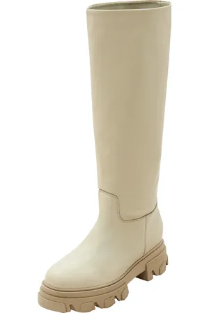 EDITED the label Botas 