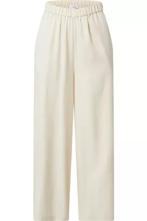 EDITED the label Pantalón 