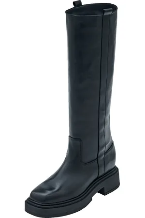 EDITED the label Botas 