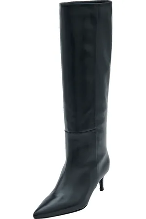 EDITED the label Botas 