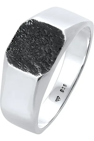 Kuzzoi Anillo