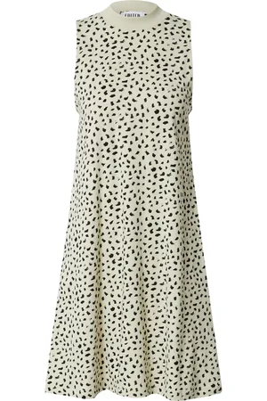 EDITED the label Vestido 