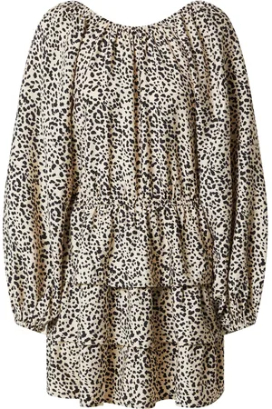 EDITED the label Vestido 