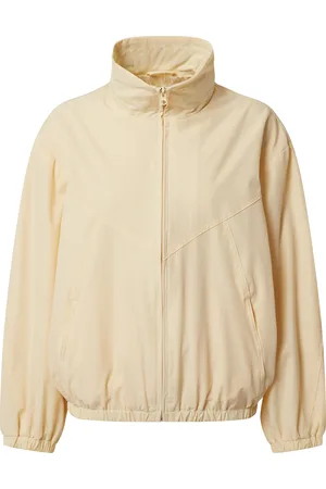 EDITED the label Chaqueta de entretiempo 