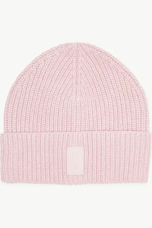 Comma, Gorra