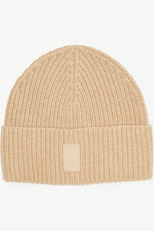 Comma, Gorra