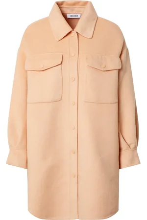 EDITED the label Chaqueta de entretiempo 