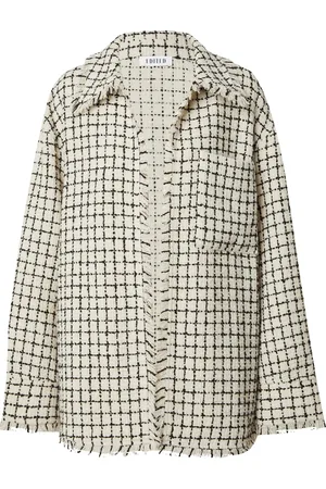 EDITED the label Chaqueta de entretiempo 