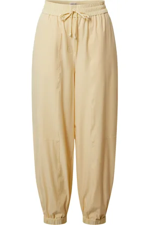 EDITED the label Pantalón 