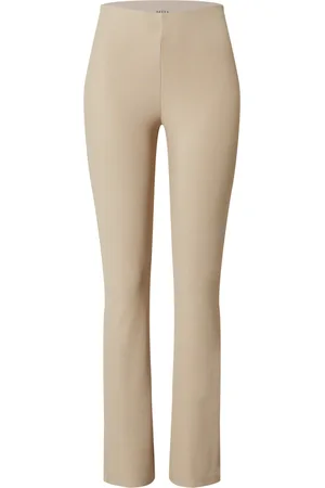 EDITED the label Pantalón 
