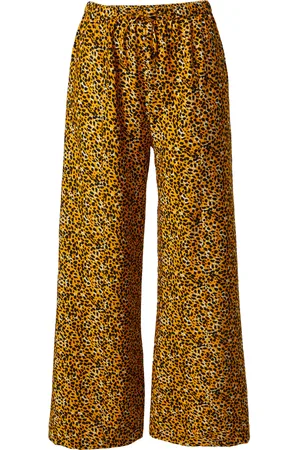 EDITED the label Pantalón 