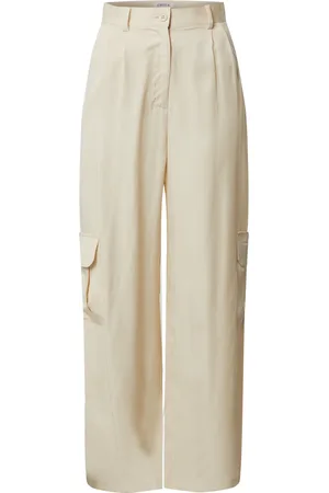 EDITED the label Pantalón cargo 