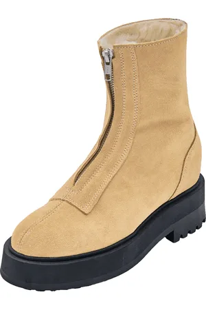 EDITED the label Botines 