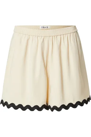 EDITED the label Pantalón 