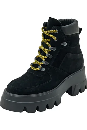 EDITED the label Botines con cordones 