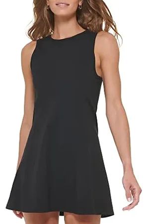 Vestido negro discount deportivo con tenis