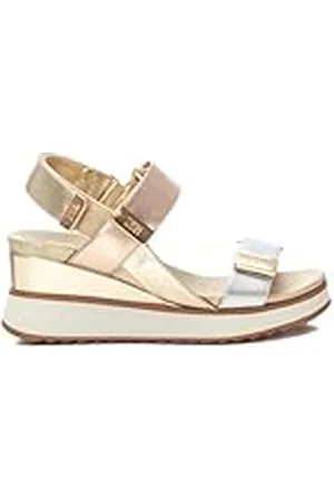Xti Sandalia Mujer Oro - Calzado Cómodo y Versátil - Moda casual - Modelo 14388201 (Talla 36)