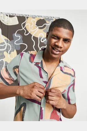 ASOS Camisa de corte estándar con cuello con solapas y estampado geométrico abstracto de