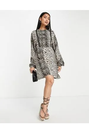 River Island Vestido corto amplio con estampado de leopardo de