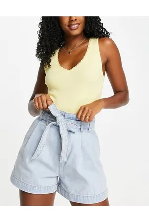 Miss Selfridge Pantalones cortos vaqueros con y lazada en la cintura de