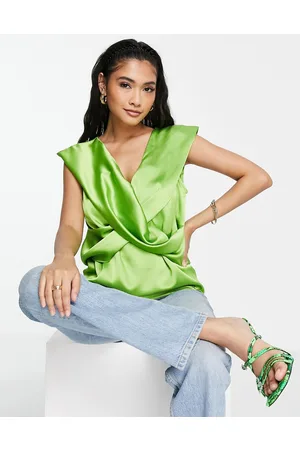ASOS Blusa verde luminoso con cuello de pico, detalle retorcido y mangas estilo casquillo de satén de