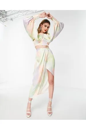 ASOS Top drapeado con estampado efecto acuarela de satén de