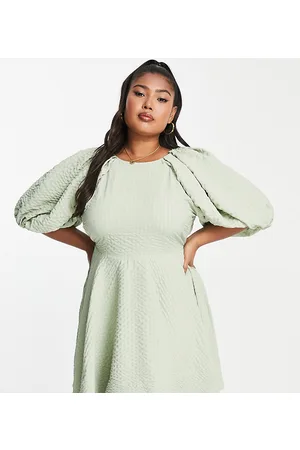 ASOS Vestido corto texturizado con mangas abullonadas y espalda abierta de ASOS DESIGN Curve