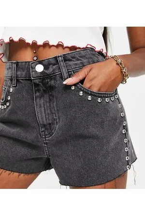 Miss Selfridge Pantalones cortos vaqueros con lavado y tachuelas de Petite