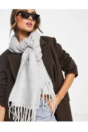 ASOS Bufanda gris hielo con diseño de dos tonos y flecos de tejido muy suave de