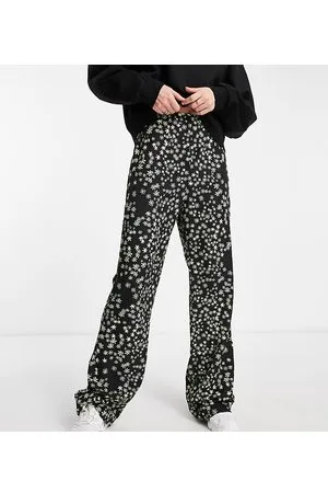 Pieces® Pantalones negros de campana con estampado floral exclusivos de