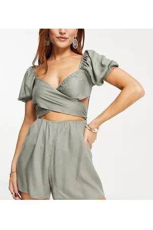 Esmée Mono playero corto color con cuello halter y parte trasera fruncida exclusivo de -Verde