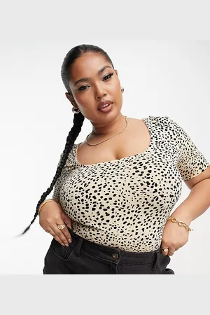 ASOS Body entallado estilo camiseta con estampado de leopardo pequeño de ASOS DESIGN Curve