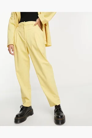 Monki Pantalones amarillos de corte tapered con raya diplomática de (parte de un conjunto)