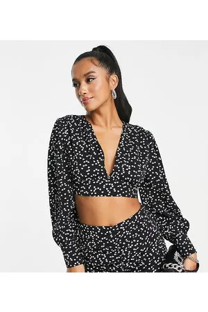 Collective The Label Top corto negro con estampado de corazones pequeños y diseño fruncido exclusivo de (parte de un conjunto)