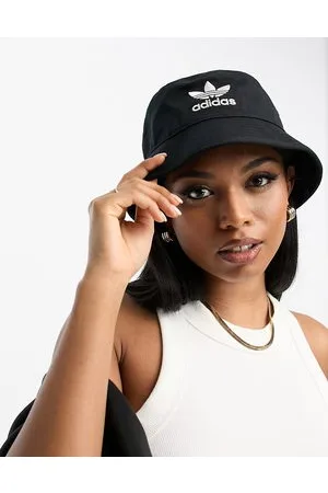 adidas Sombrero de pescador negro con logo de trébol adicolor de