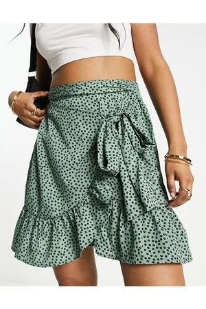 ONLY Minifalda verde cruzada con estampado de lunares y volantes de