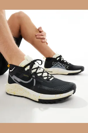 Nike Zapatillas de deporte negras y blancas React Pegausus Trail 4 Gore-Tex de