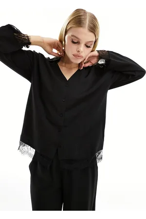 Object Camisa negra con detalle de encaje de (parte de un conjunto)