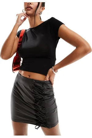 Falda corta negra con detalle de abertura y lateral fruncido de bengalina  de ASOS DESIGN