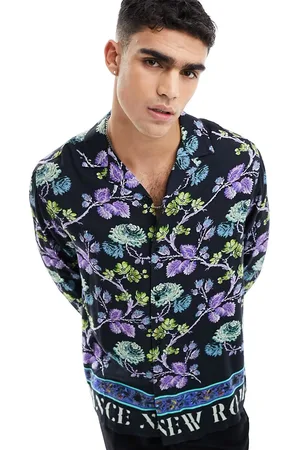 ASOS Camisa negra holgada con cuello de solapas, estampado de flores y texto de