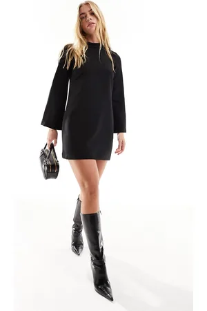 Closet Vestido corto de manga larga con cuello alto de