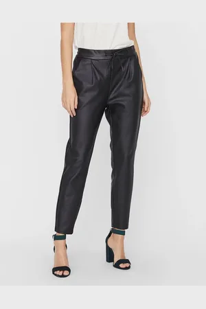 VERO MODA Joggers negros con lazada en la cintura de efecto cuero de