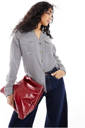 VERO MODA Camisa azul marino a rayas con bolsillo delantero de -Blanco