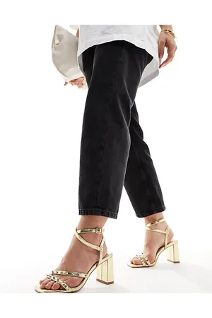 ASOS Sandalias doradas de tacón medio con tachuelas Hampstead de Wide Fit