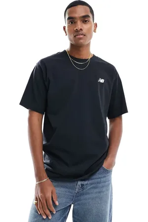 New Balance Camiseta negra con logo pequeño de