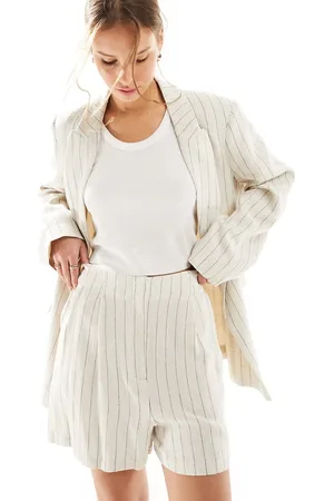 ASOS Pantalones cortos a rayas de talle alto con detalle de costuras de mezcla de lino de -Multicolor