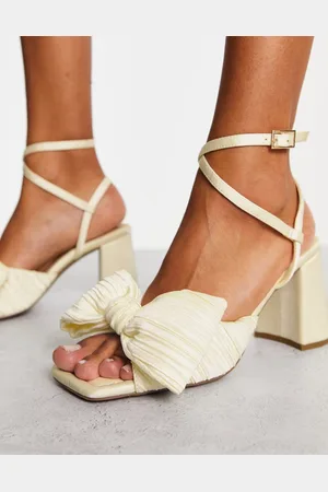ASOS Sandalias blanco marfil de tacón medio de bloque con detalle de lazo Hitched de