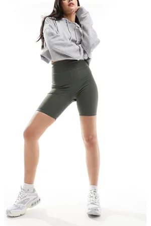 In The Style Leggings cortos caquis con diseño moldeador y reductor de -Verde
