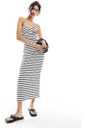ASOS Vestido semilargo ajustado a rayas monocromáticas con escote palabra de honor y detalle retorcido de -Multicolor