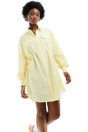 ASOS Vestido camisero corto amarillo pastel con laterales fruncidos y detalle de bolsillo de -Beis neutro